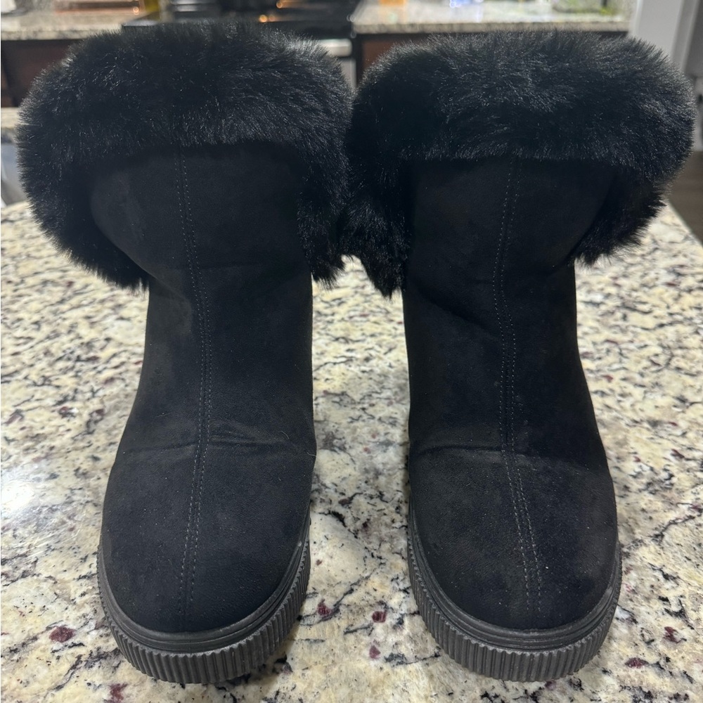 Black fur boots size 9 womens